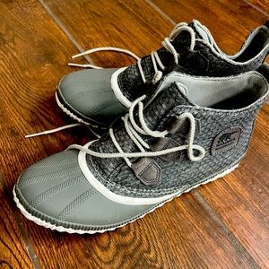 Sorel duck boots grey 10 like new